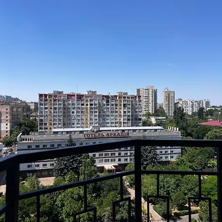 современная 2 комнатная в аркадии ! Apartment Odesa